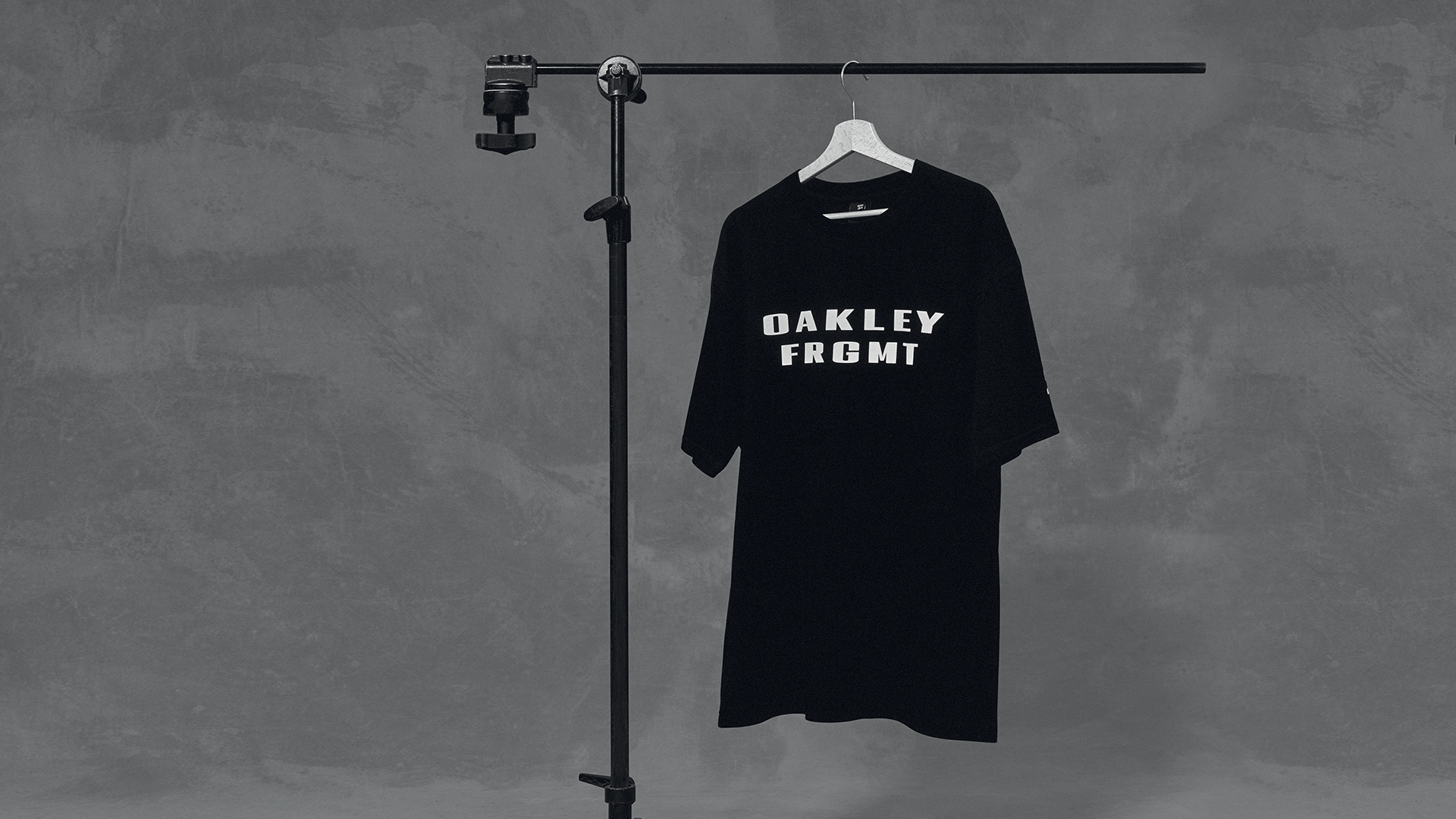 OAKLEY x FRAGMENT: A LIMITED-EDITION SS2023 COLLECTION OAKLEY x FRAGMENT: A LIMITED-EDITION SS2023 COLLECTION